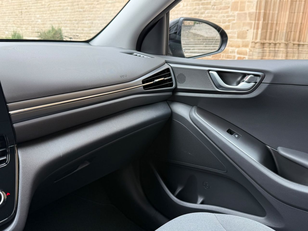 Hyundai IONIQ Híbrido 1.6 GDI 104 kW 2022 de segunda mano en Barcelona