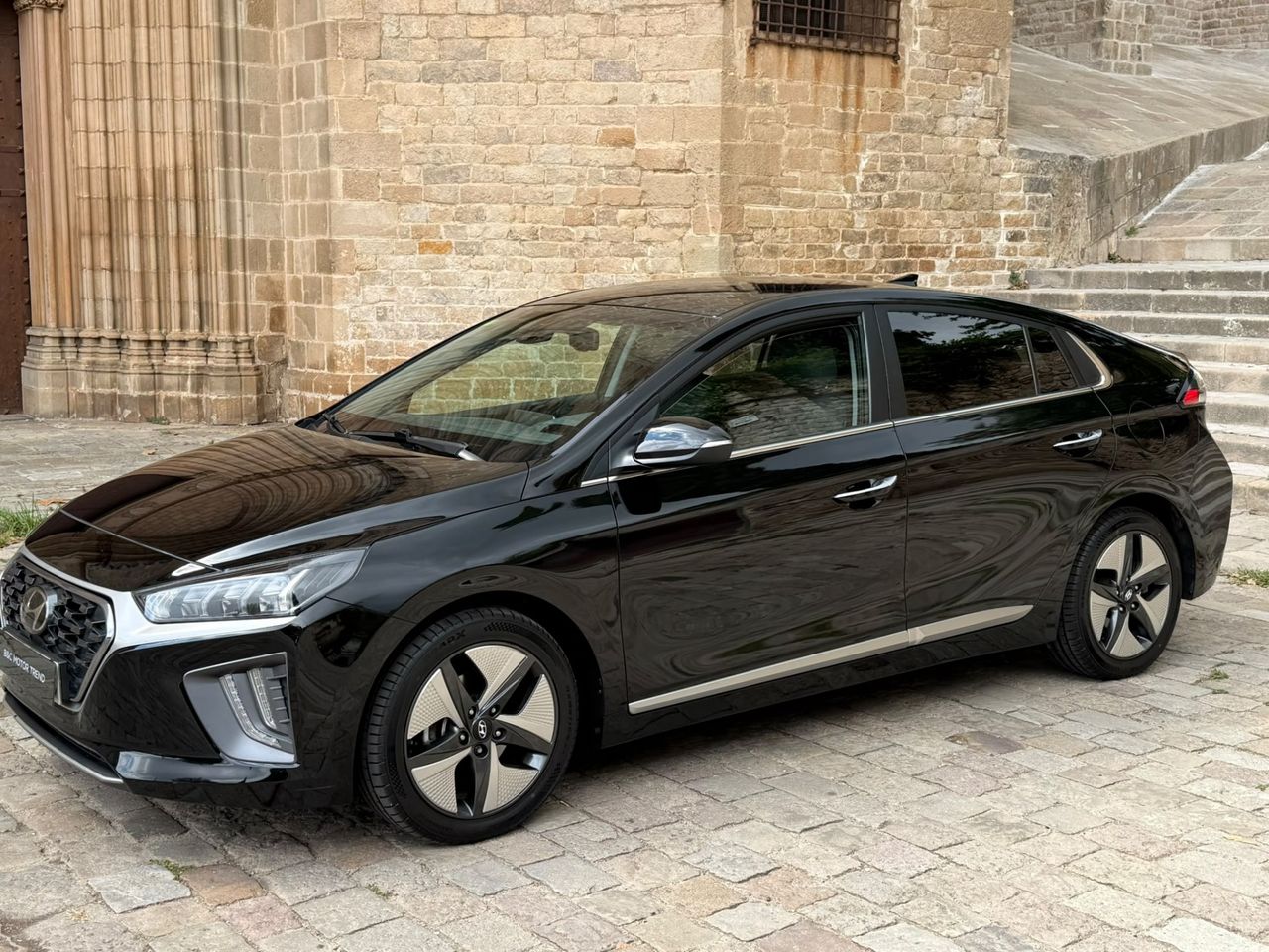 Hyundai IONIQ Híbrido 1.6 GDI 104 kW 2022 de segunda mano en Barcelona