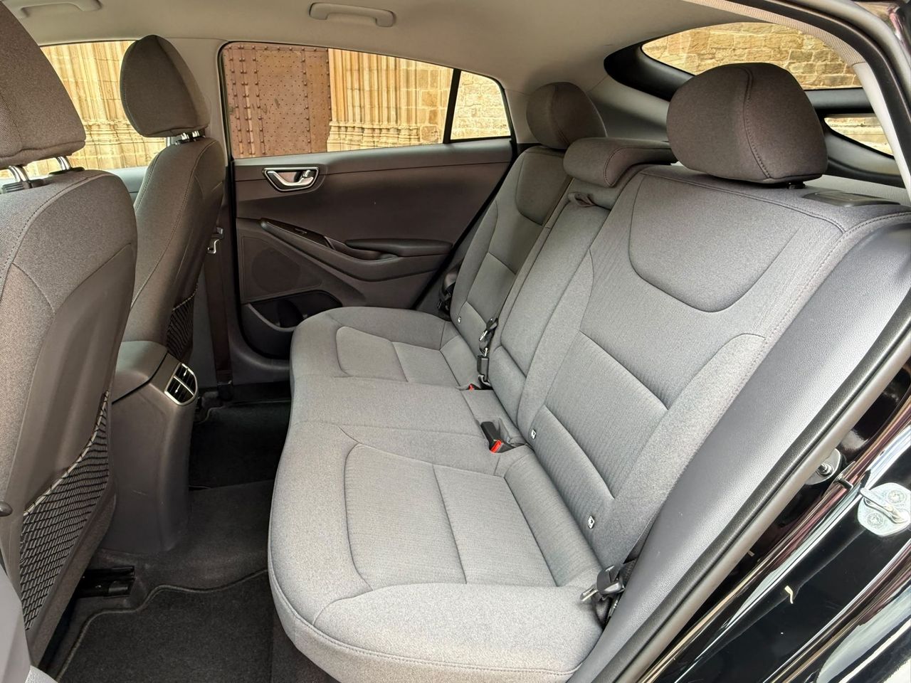 Hyundai IONIQ Híbrido 1.6 GDI 104 kW 2022 de segunda mano en Barcelona