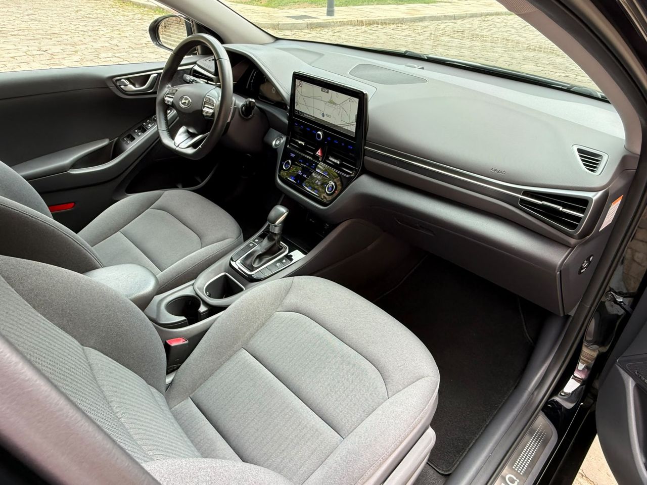 Hyundai IONIQ Híbrido 1.6 GDI 104 kW 2022 de segunda mano en Barcelona