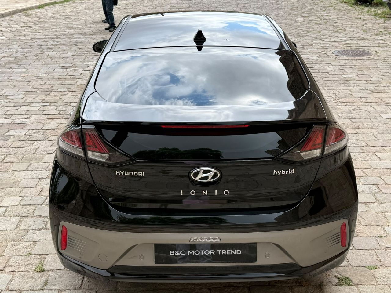 Hyundai IONIQ Híbrido 1.6 GDI 104 kW 2022 de segunda mano en Barcelona
