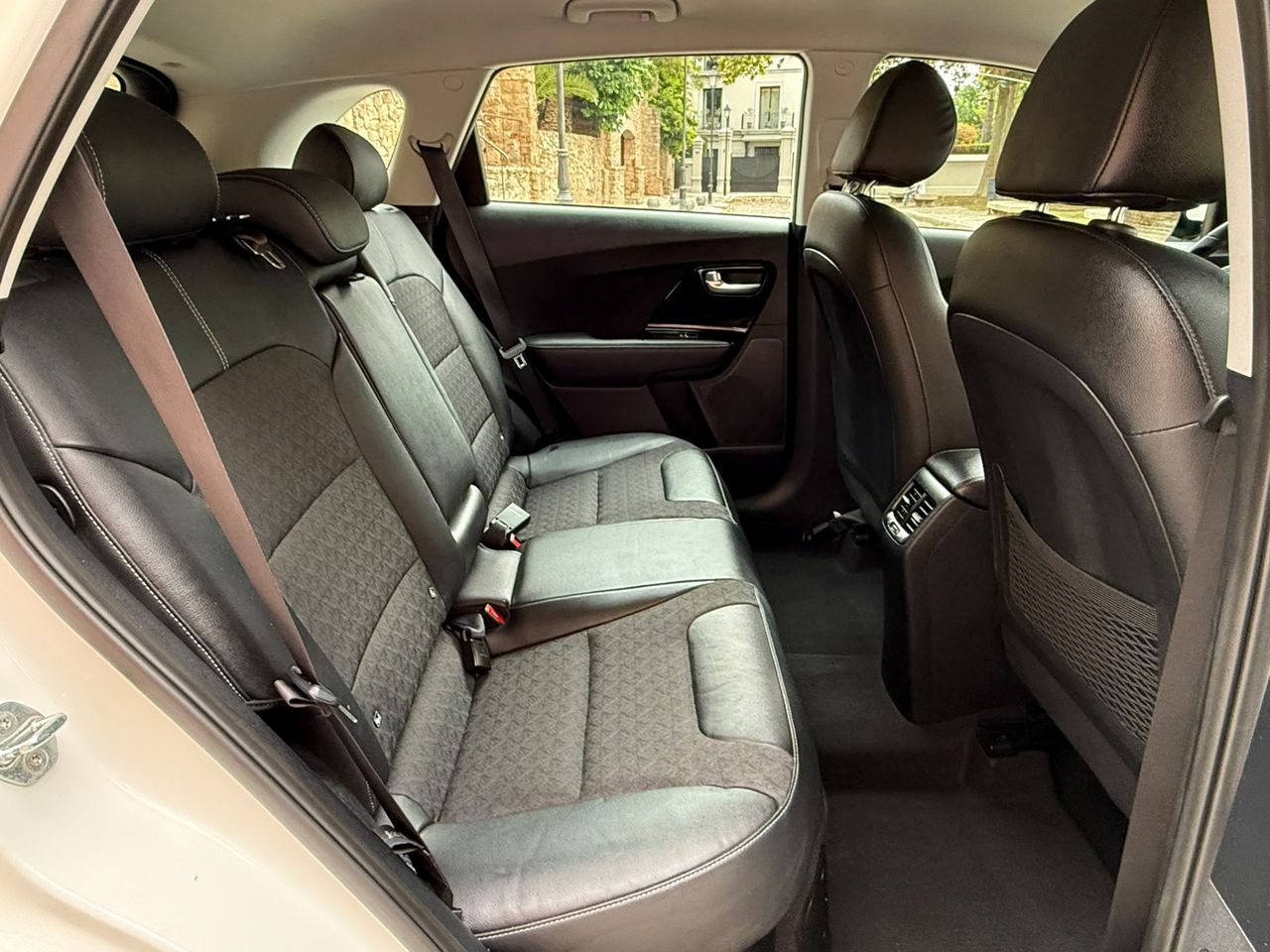 Kia Niro 1.6 GDi HEV 141 CV Drive 2022 de segunda mano en Barcelona