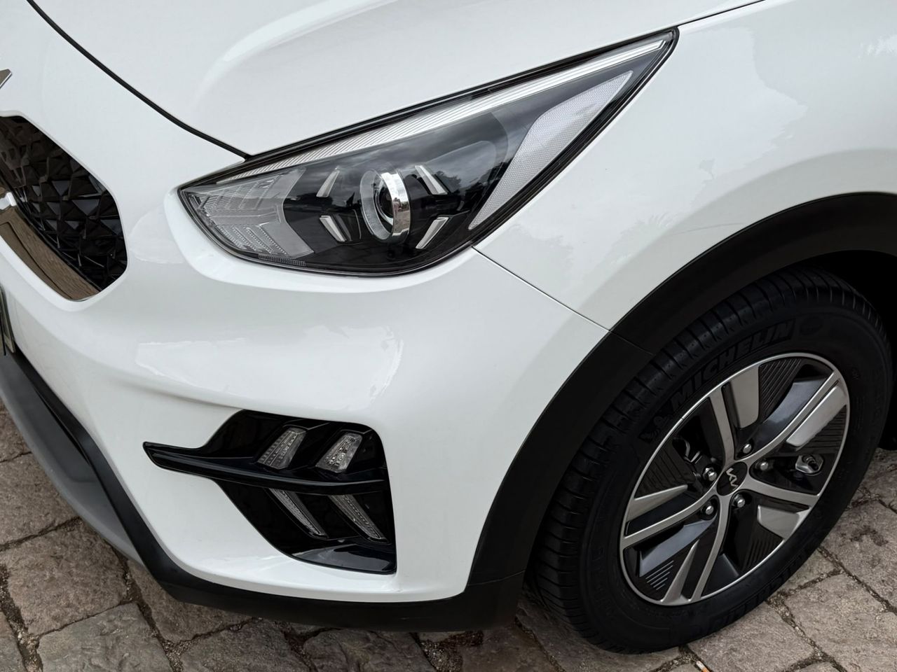 Kia Niro 1.6 GDi HEV 141 CV Drive 2022 de segunda mano en Barcelona