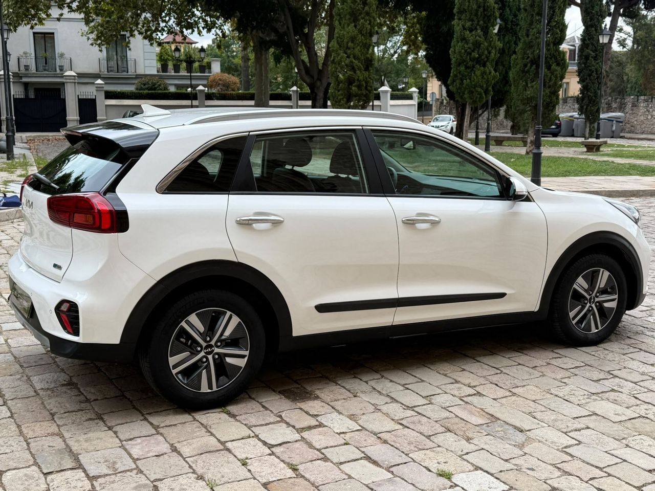 Kia Niro 1.6 GDi HEV 141 CV Drive 2022 de segunda mano en Barcelona