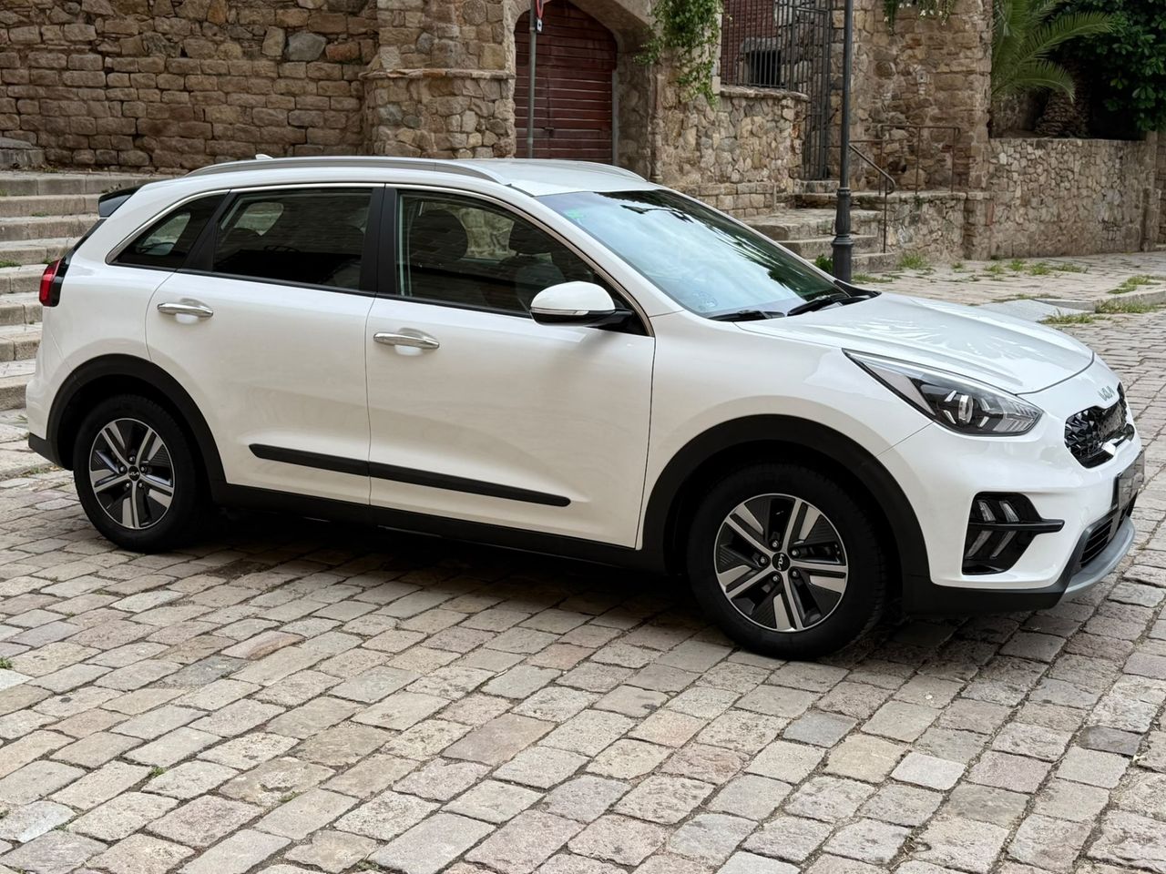 Kia Niro 1.6 GDi HEV 141 CV Drive 2022 de segunda mano en Barcelona