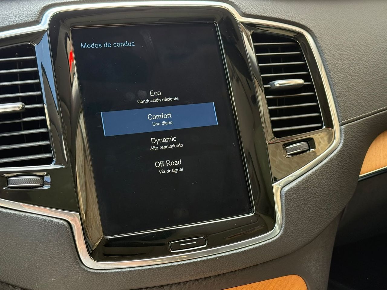 Volvo XC90 B5 Diesel Inscription AWD 2021 de segunda mano en Barcelona