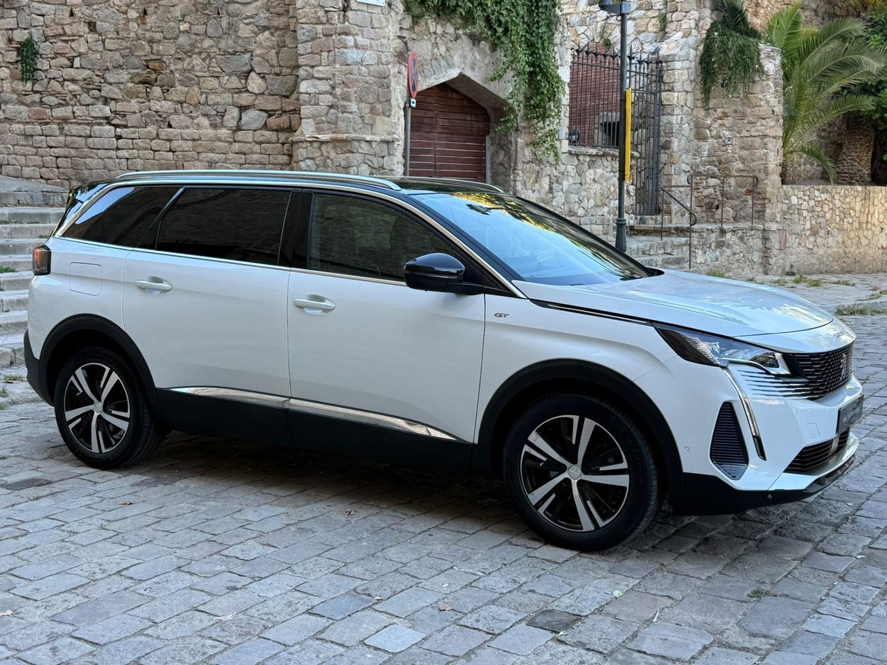 Peugeot 5008 GT BlueHDi 130 EAT8 2022 de segunda mano en Barcelona