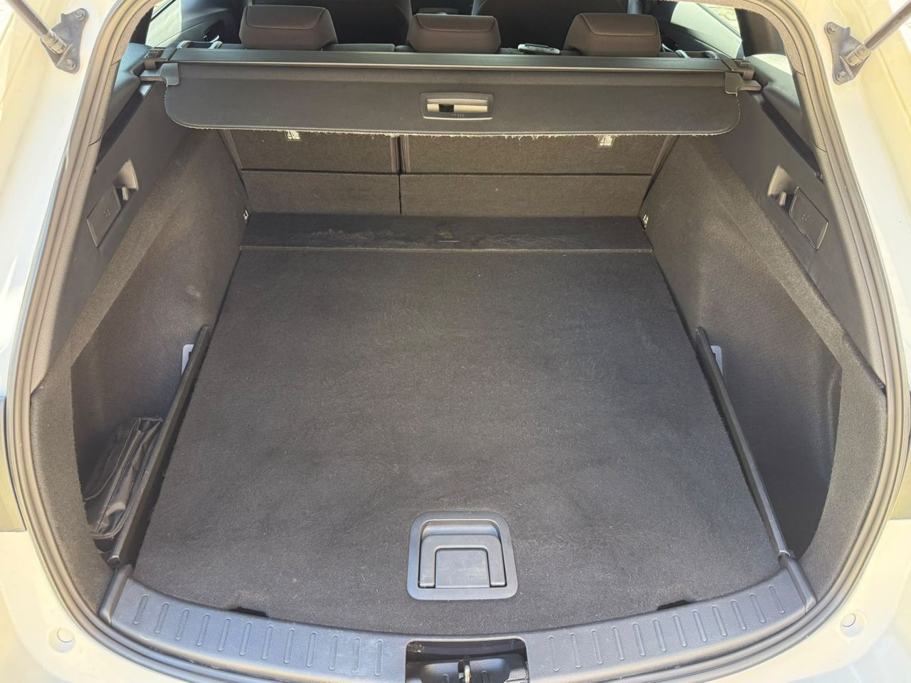 Toyota Corolla Touring Sports 125H Business 2021 de segunda mano en Barcelona
