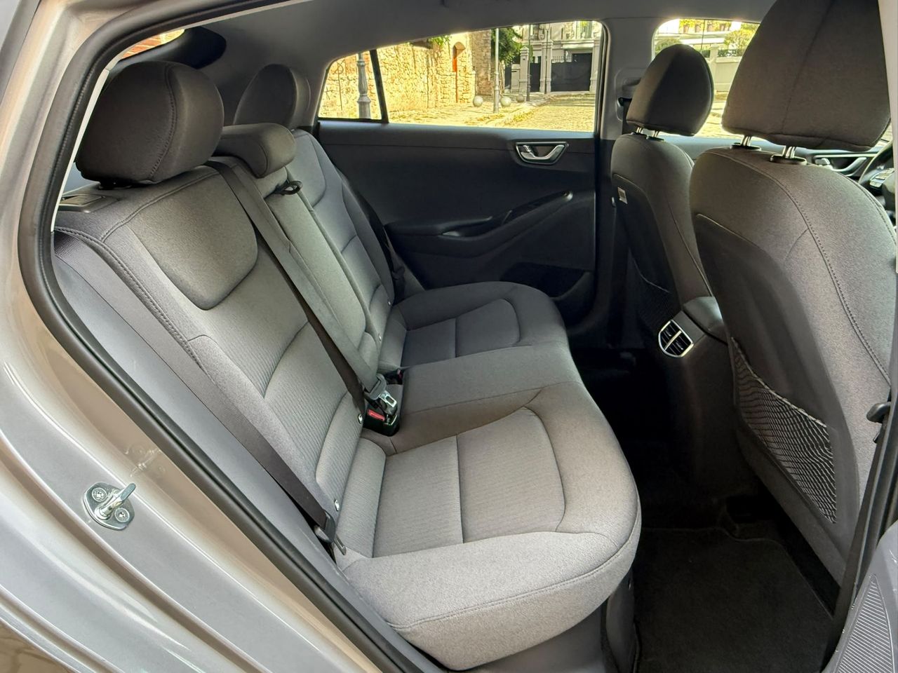 Hyundai IONIQ Híbrido 1.6 GDI 104 kW 2022 de segunda mano en Barcelona