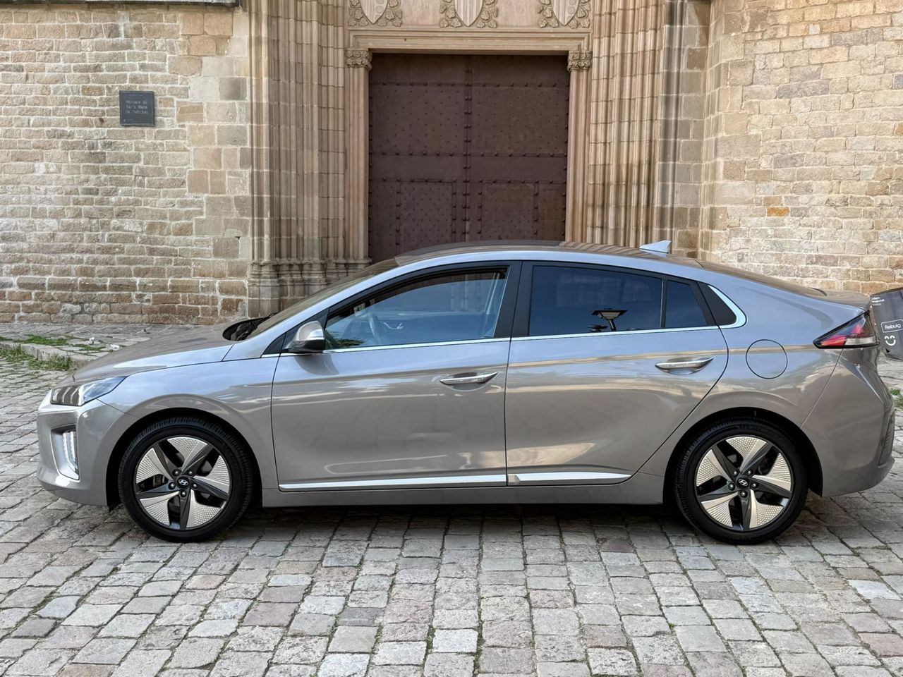 Hyundai IONIQ Híbrido 1.6 GDI 104 kW 2022 de segunda mano en Barcelona