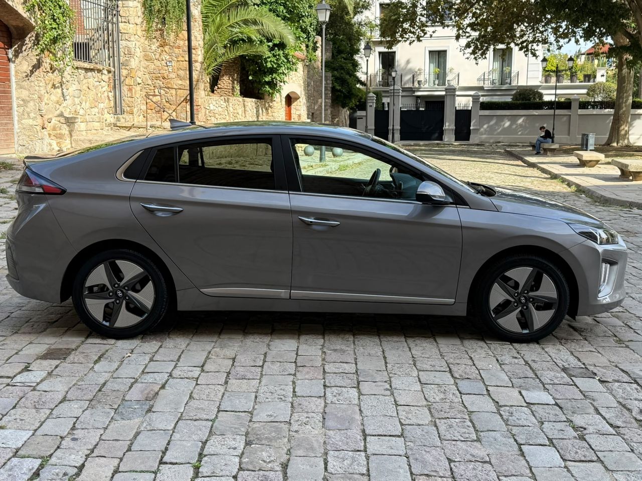 Hyundai IONIQ Híbrido 1.6 GDI 104 kW 2022 de segunda mano en Barcelona