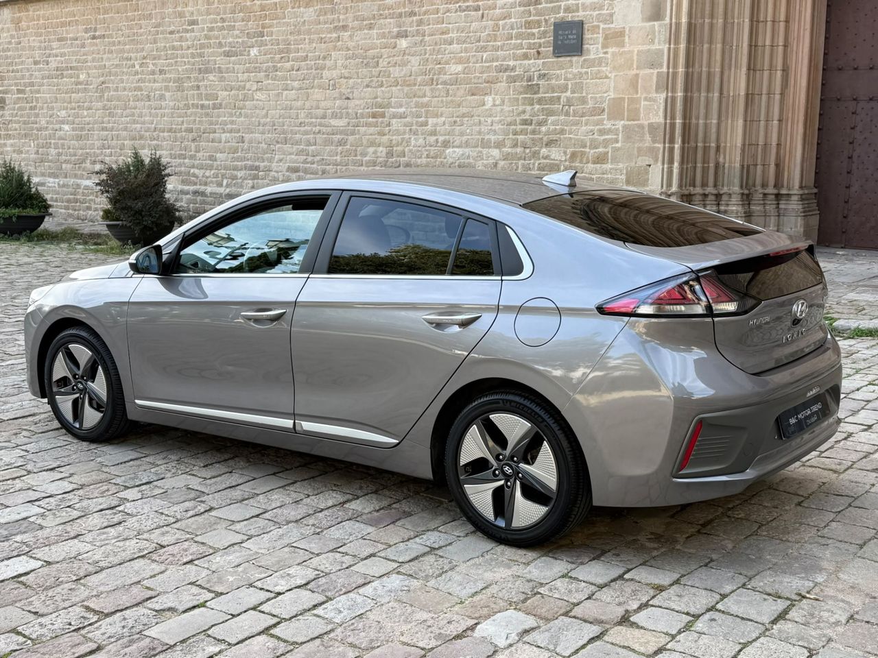 Hyundai IONIQ Híbrido 1.6 GDI 104 kW 2022 de segunda mano en Barcelona