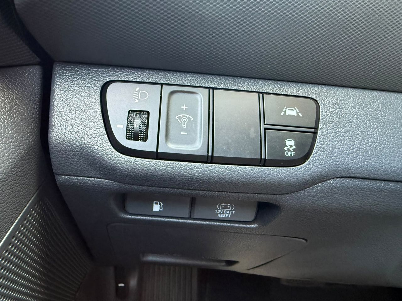 Hyundai IONIQ Híbrido 1.6 GDI 104 kW 2022 de segunda mano en Barcelona