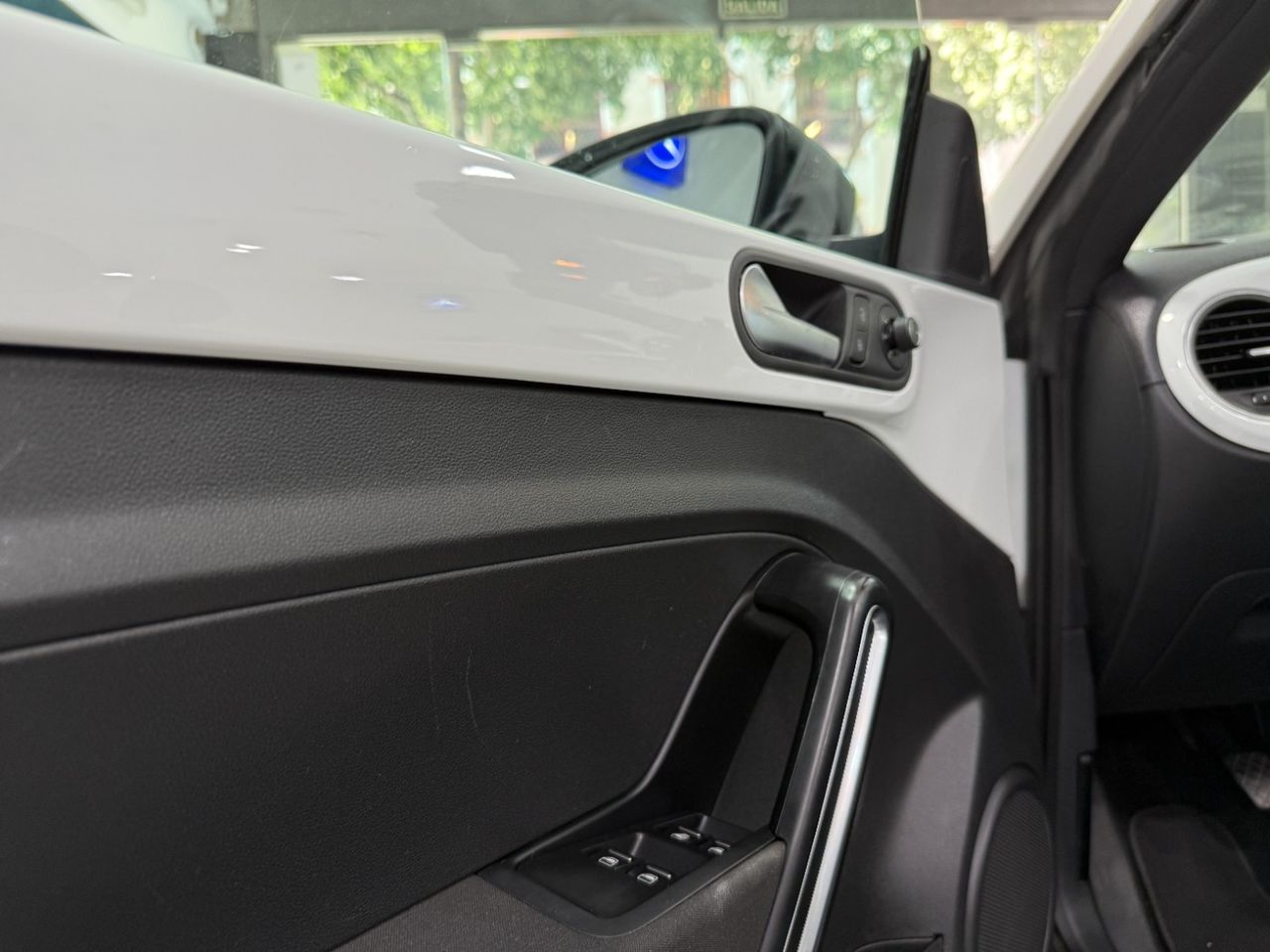 Volkswagen Beetle 2.0 TDI   - Foto 3