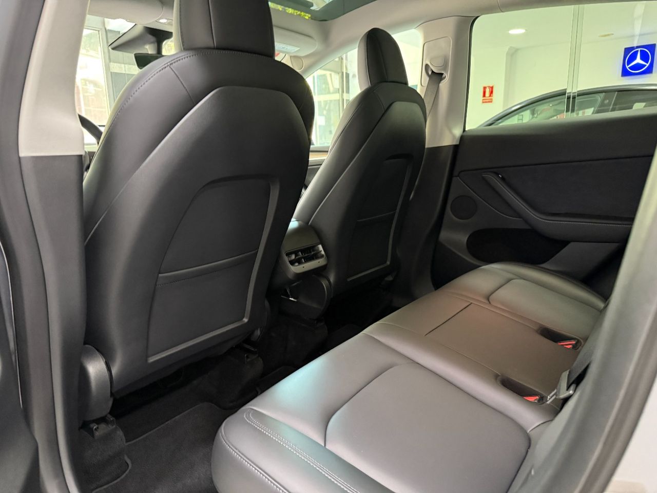 Tesla Model Y Gran autonomía Tracción integral  - Foto 9