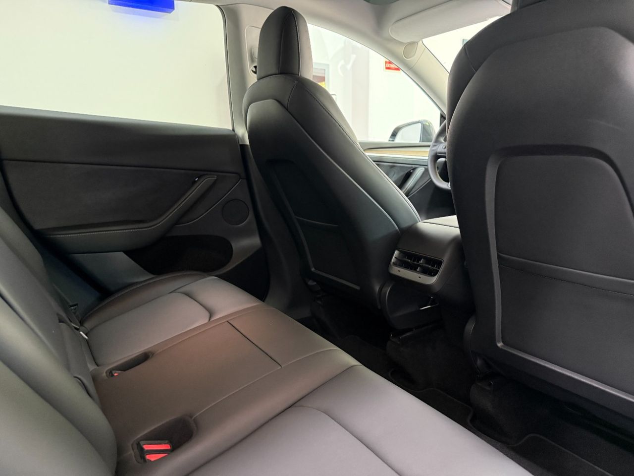 Tesla Model Y Gran autonomía Tracción integral  - Foto 10