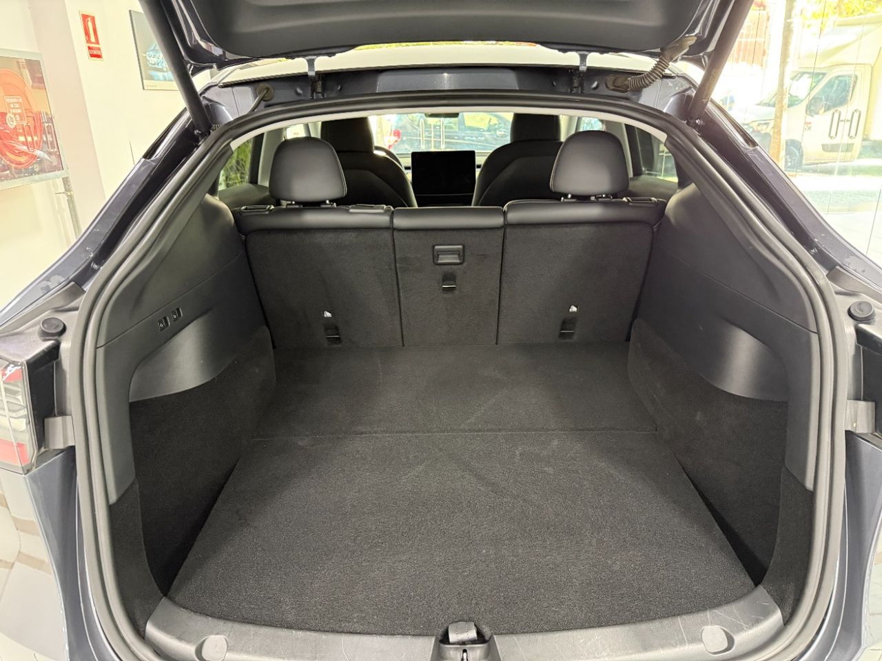 Tesla Model Y Gran autonomía Tracción integral  - Foto 15