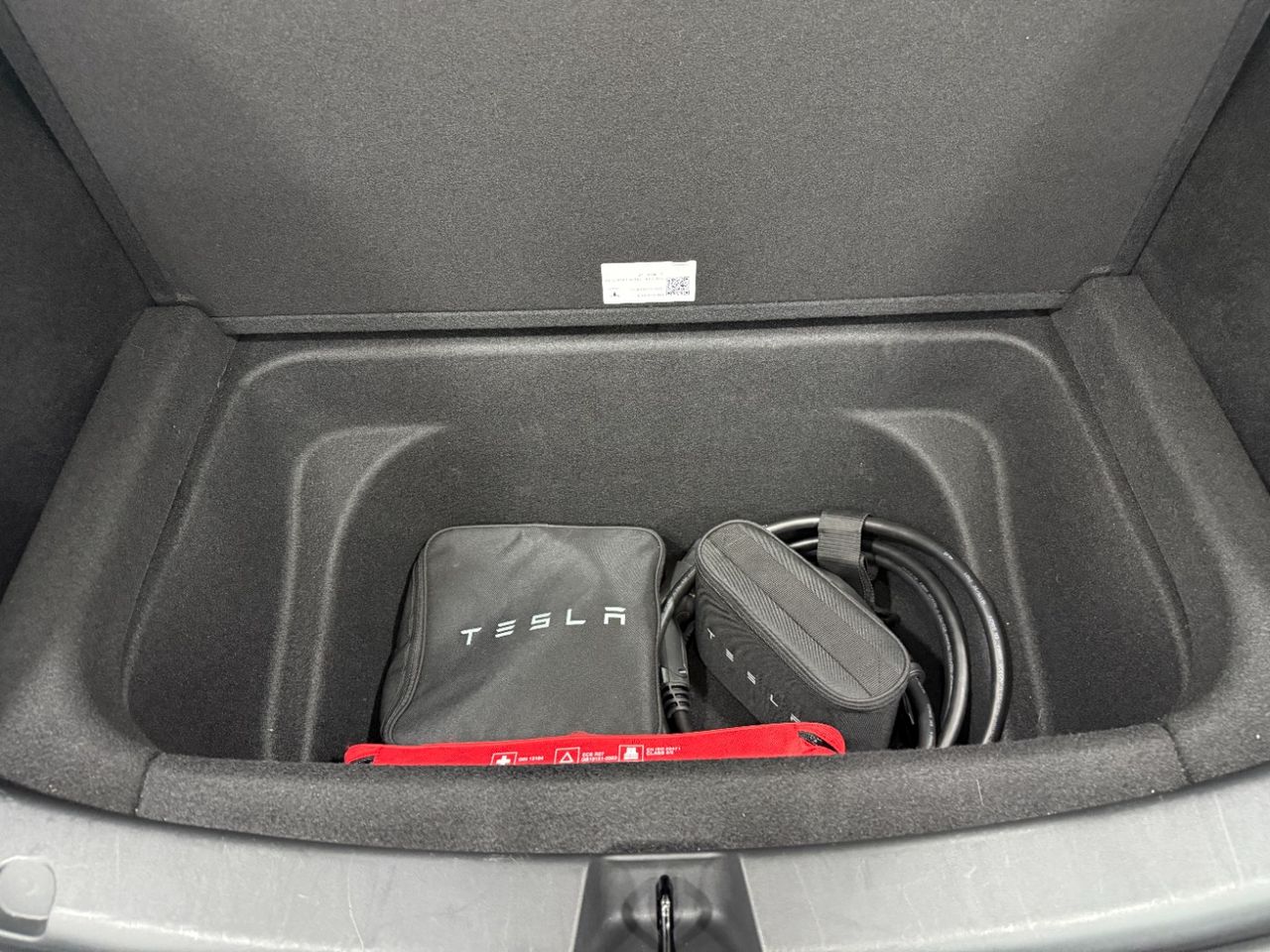 Tesla Model Y Gran autonomía Tracción integral  - Foto 16