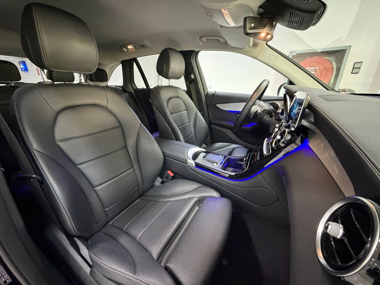 Mercedes GLC 300 e 4MATIC - Foto 22