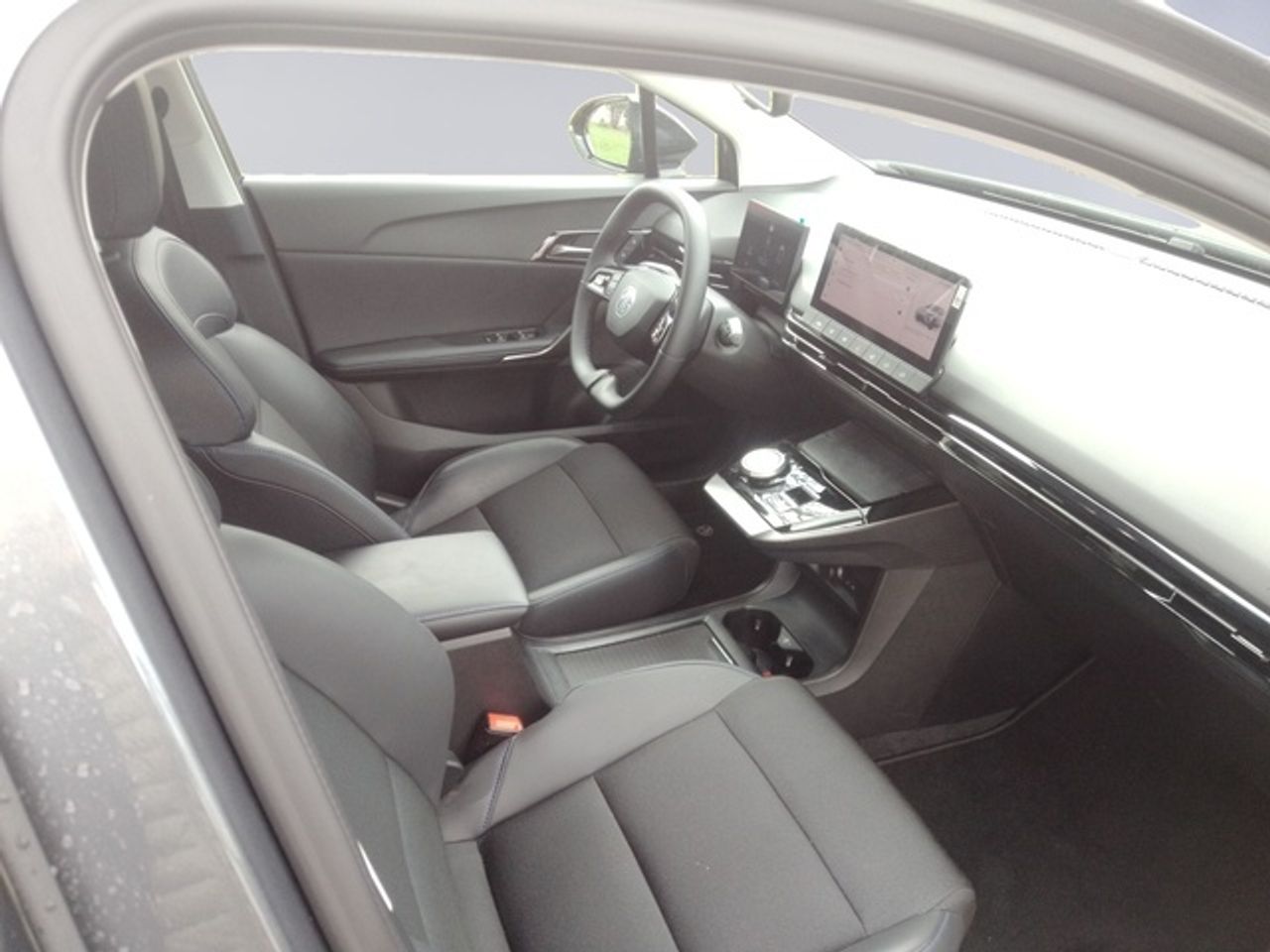 MG MG4 64kWh Luxury 150 kW (204 CV) - Foto 14