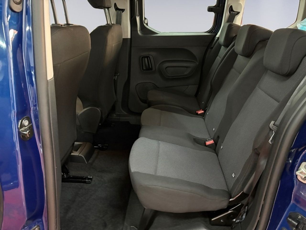 Peugeot Rifter Allure Pack Long 100 kW (136 CV) - Foto 14