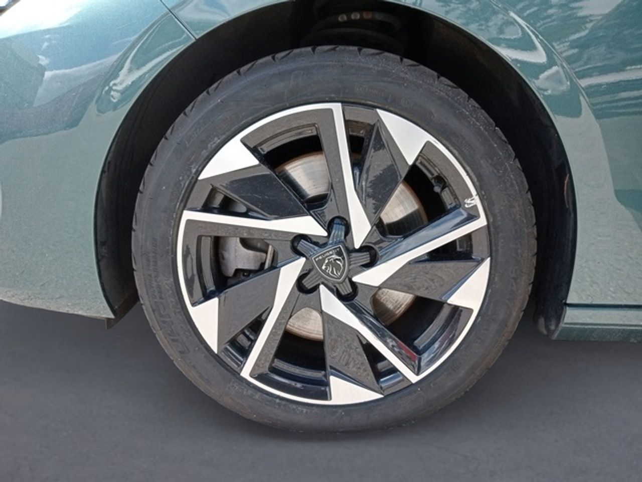 Peugeot 308 Hybrid 180 Allure Pack eEAT8 132 kW (180 CV) - Foto 10