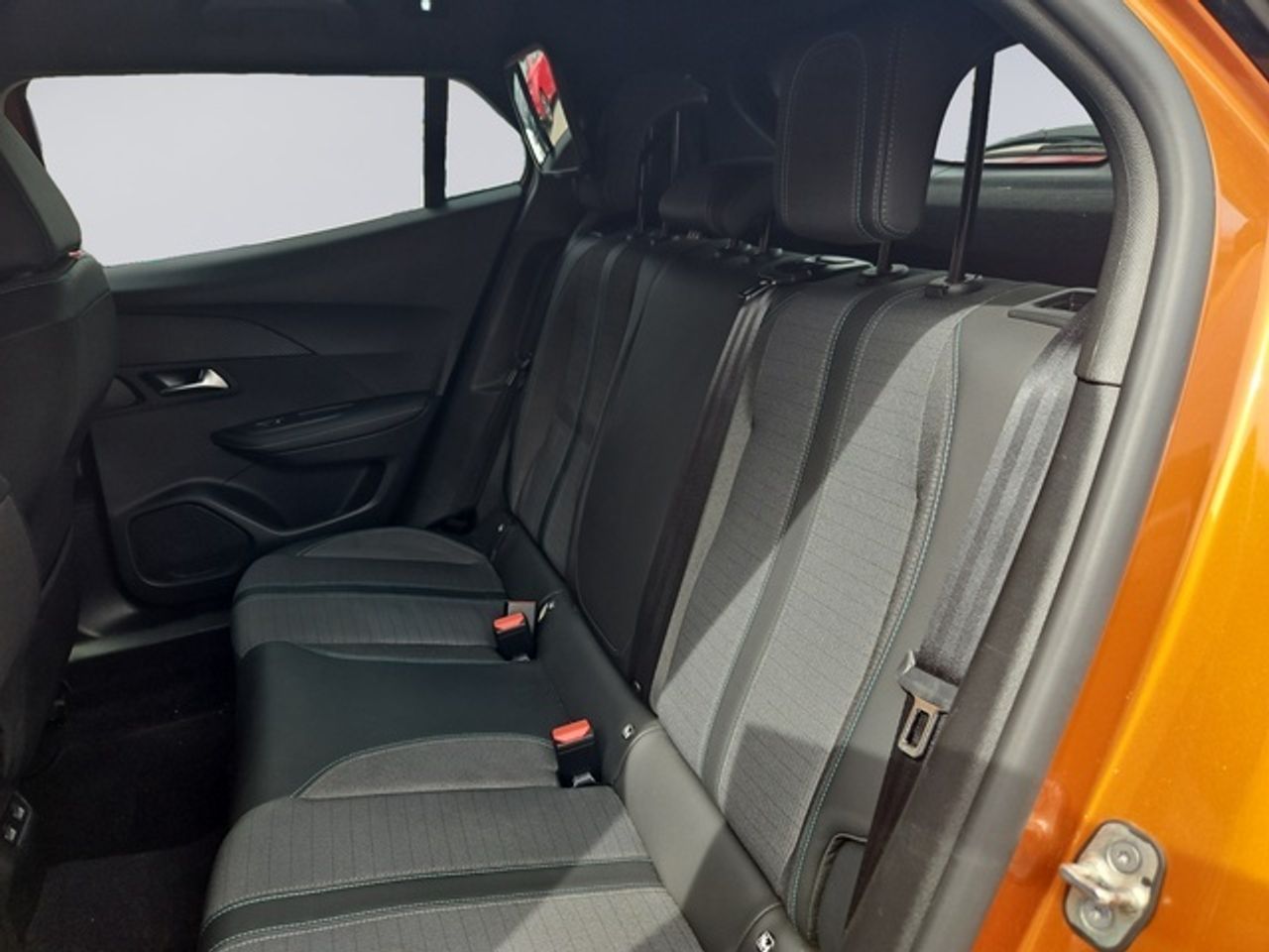 Peugeot 2008 PureTech 130 S&S Allure EAT8 96 kW (130 CV) - Foto 14