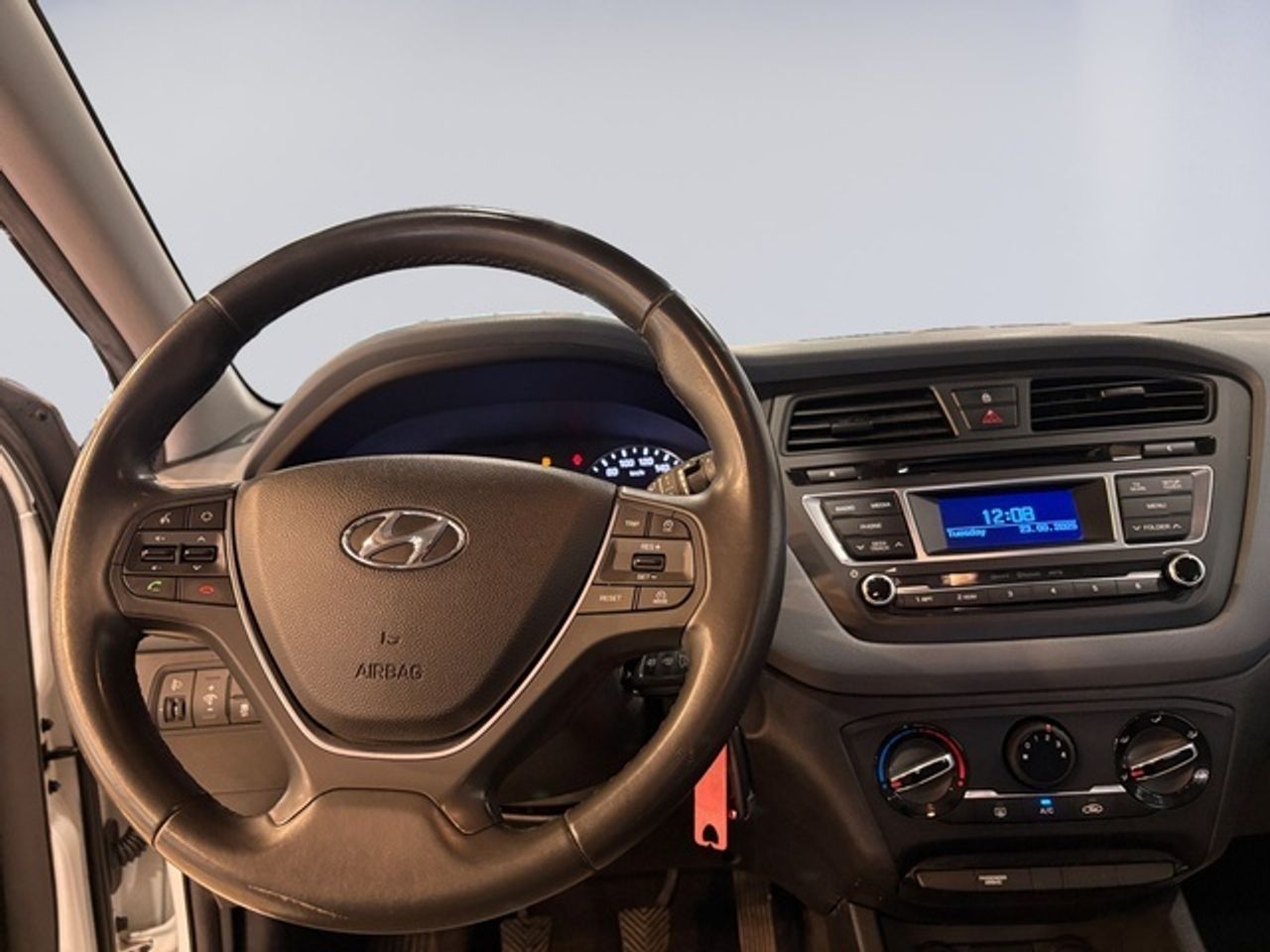 Hyundai i20 1.2 MPI BlueDrive Essence 62 kW (84 CV) - Foto 10