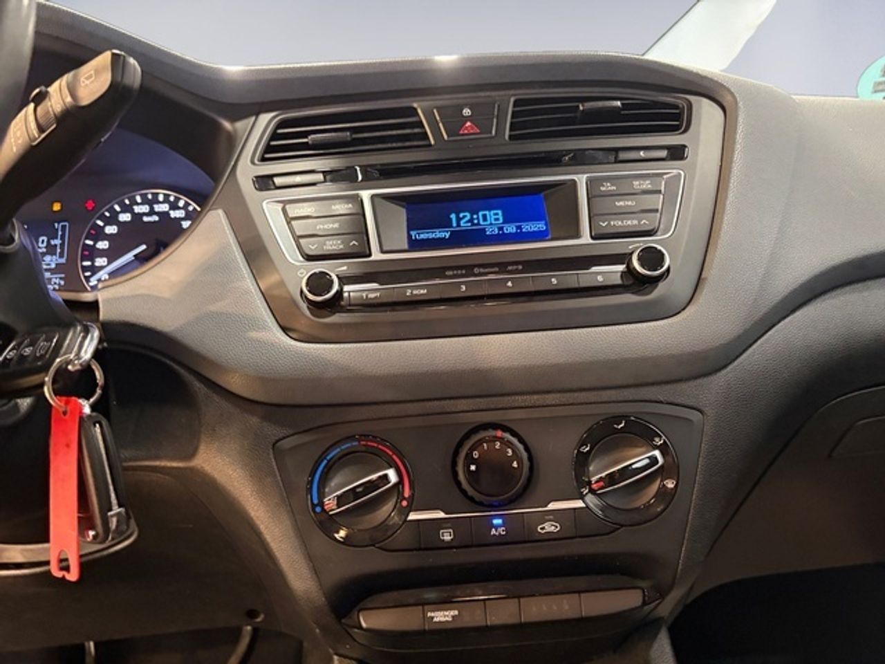 Hyundai i20 1.2 MPI BlueDrive Essence 62 kW (84 CV) - Foto 11