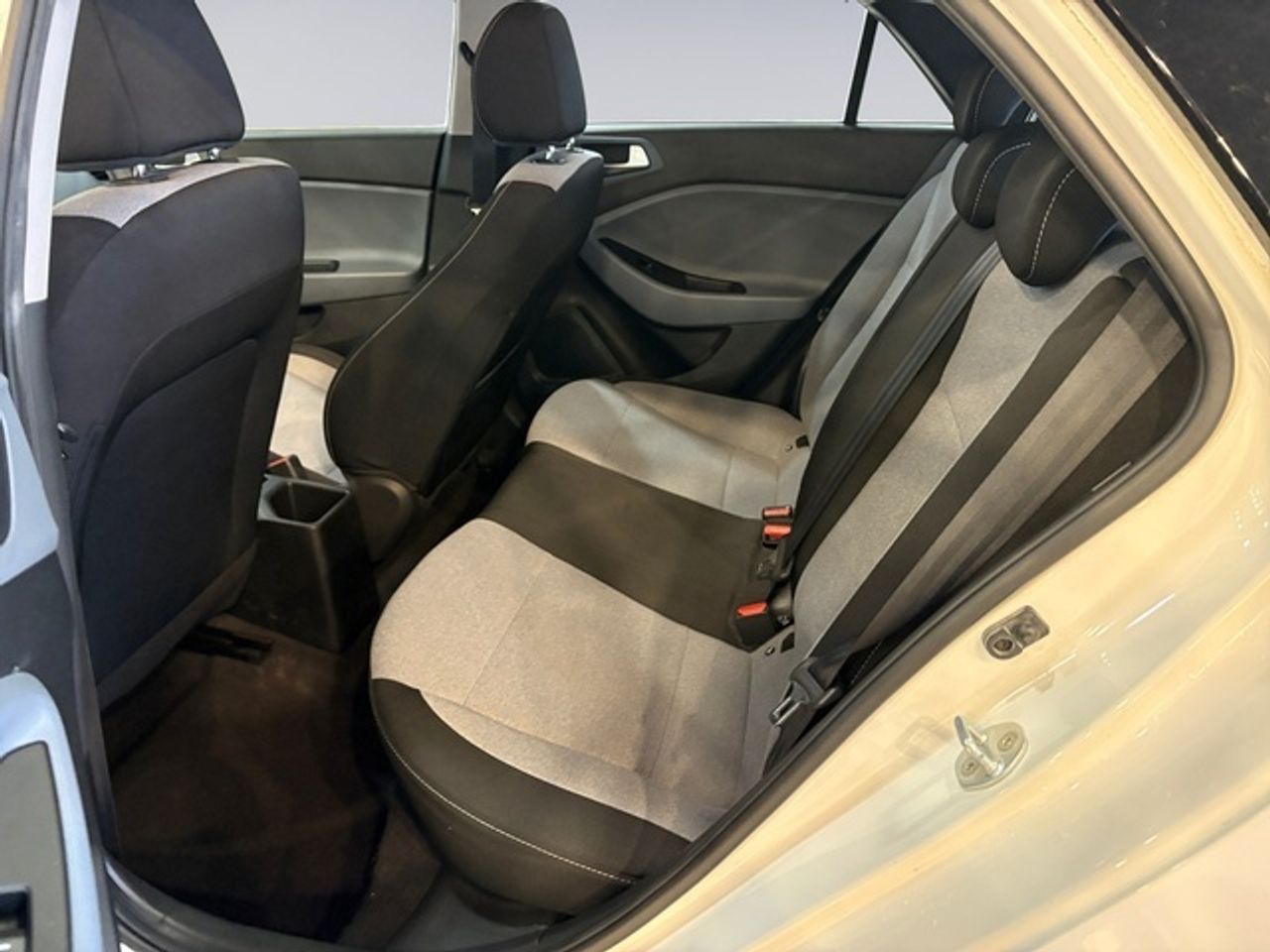 Hyundai i20 1.2 MPI BlueDrive Essence 62 kW (84 CV) - Foto 13