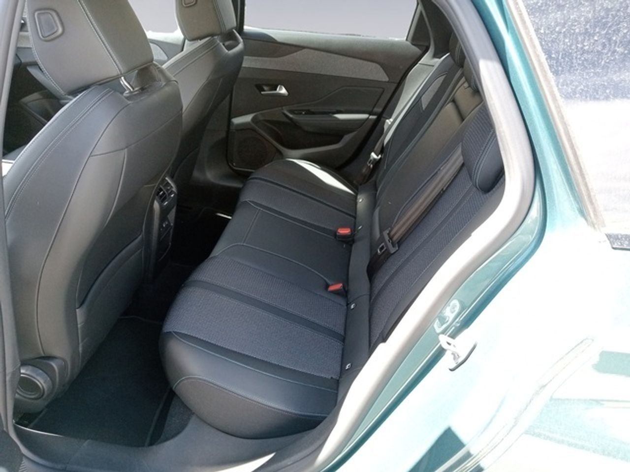 Peugeot 308 Hybrid 180 Allure Pack eEAT8 132 kW (180 CV) - Foto 9