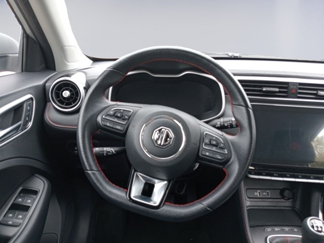 MG ZS 1.5 Luxury 78 kW (106 CV) - Foto 13