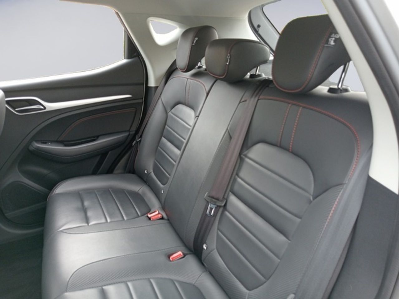 MG ZS 1.5 Luxury 78 kW (106 CV) - Foto 14