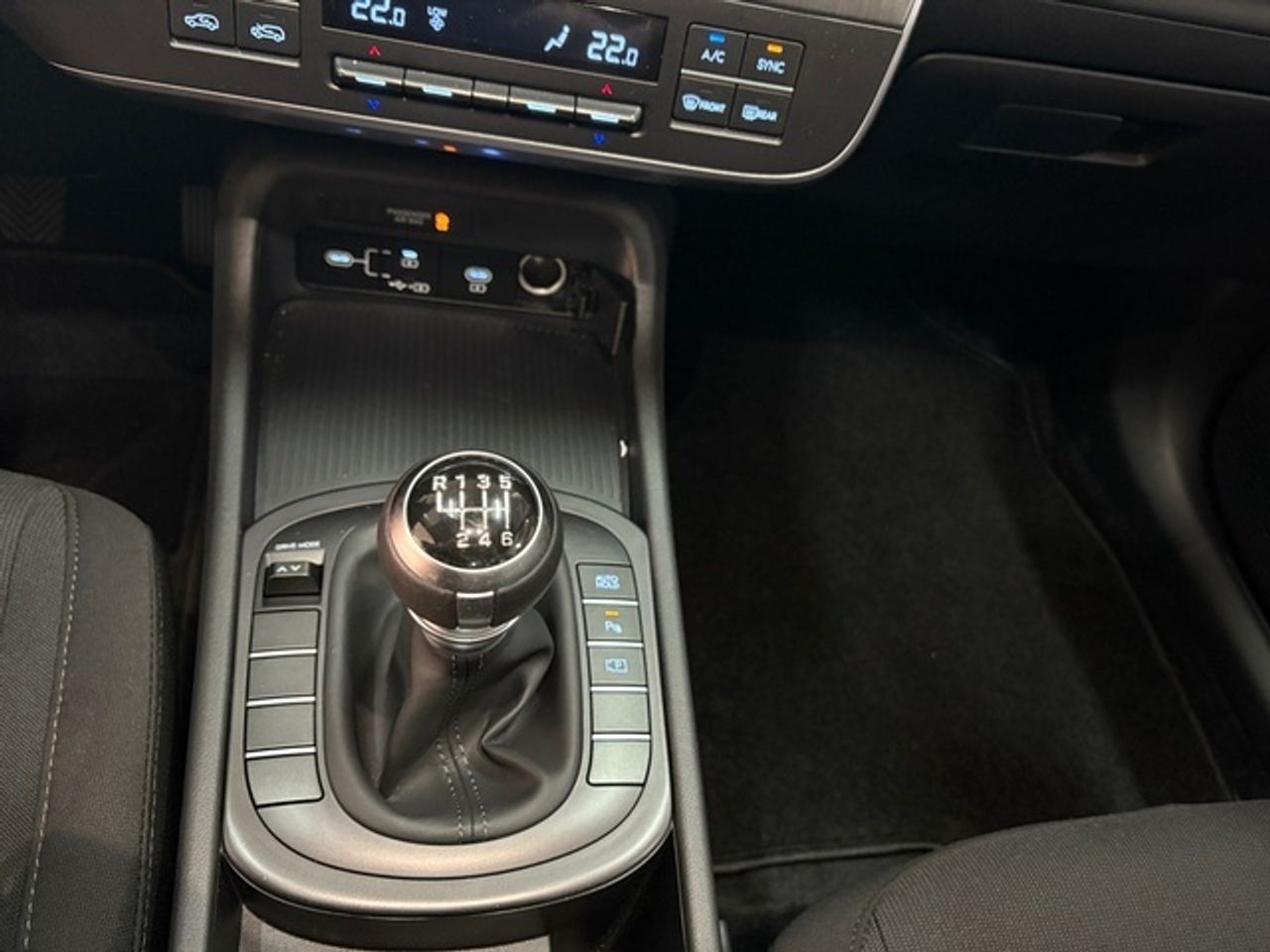 Hyundai Kona 1.0 TGDi 48V Maxx 4x2 74 kW (100 CV) - Foto 17