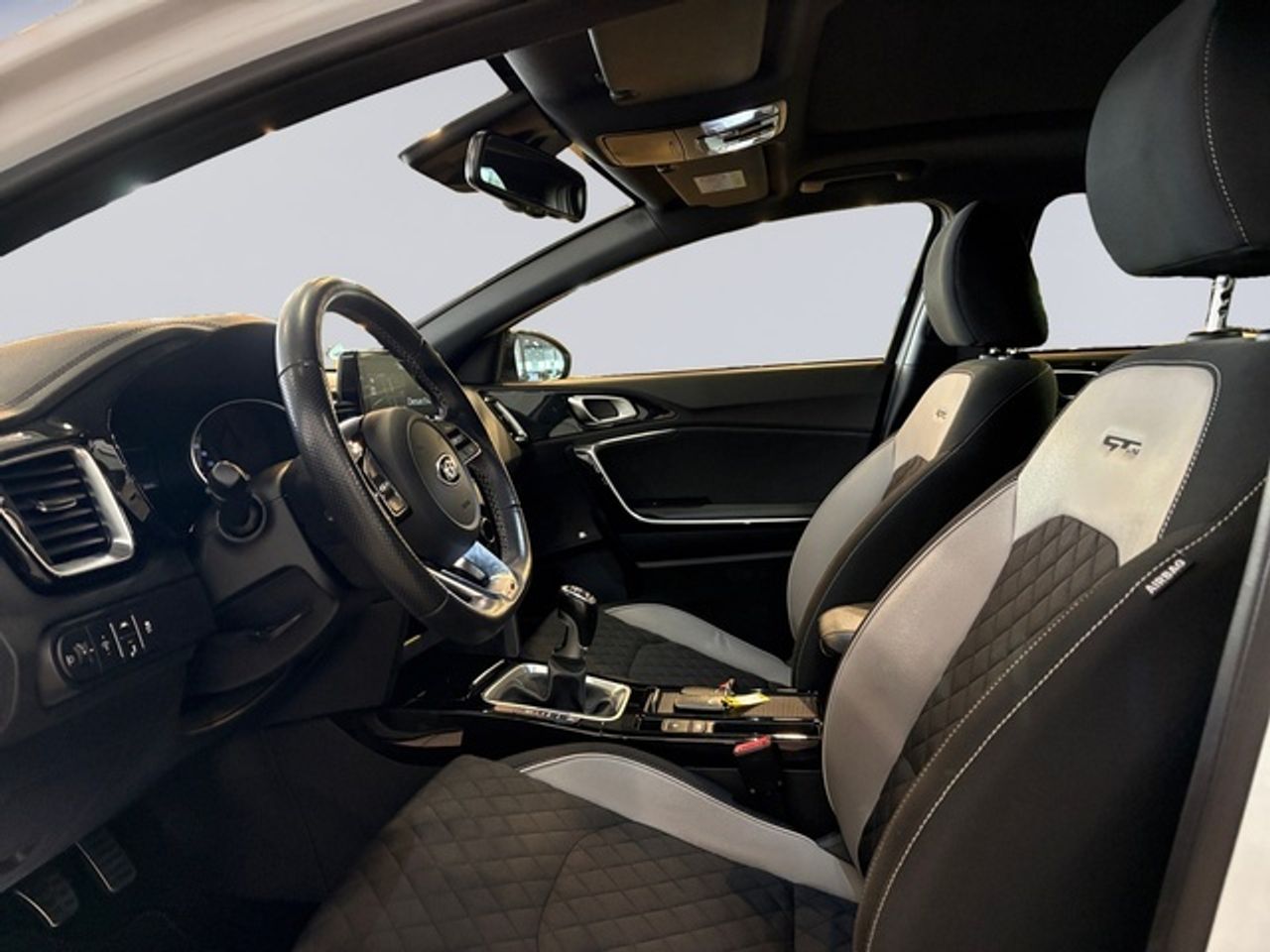 Kia Ceed 1.6 CRDi GT Line 100 kW (136 CV) - Foto 8