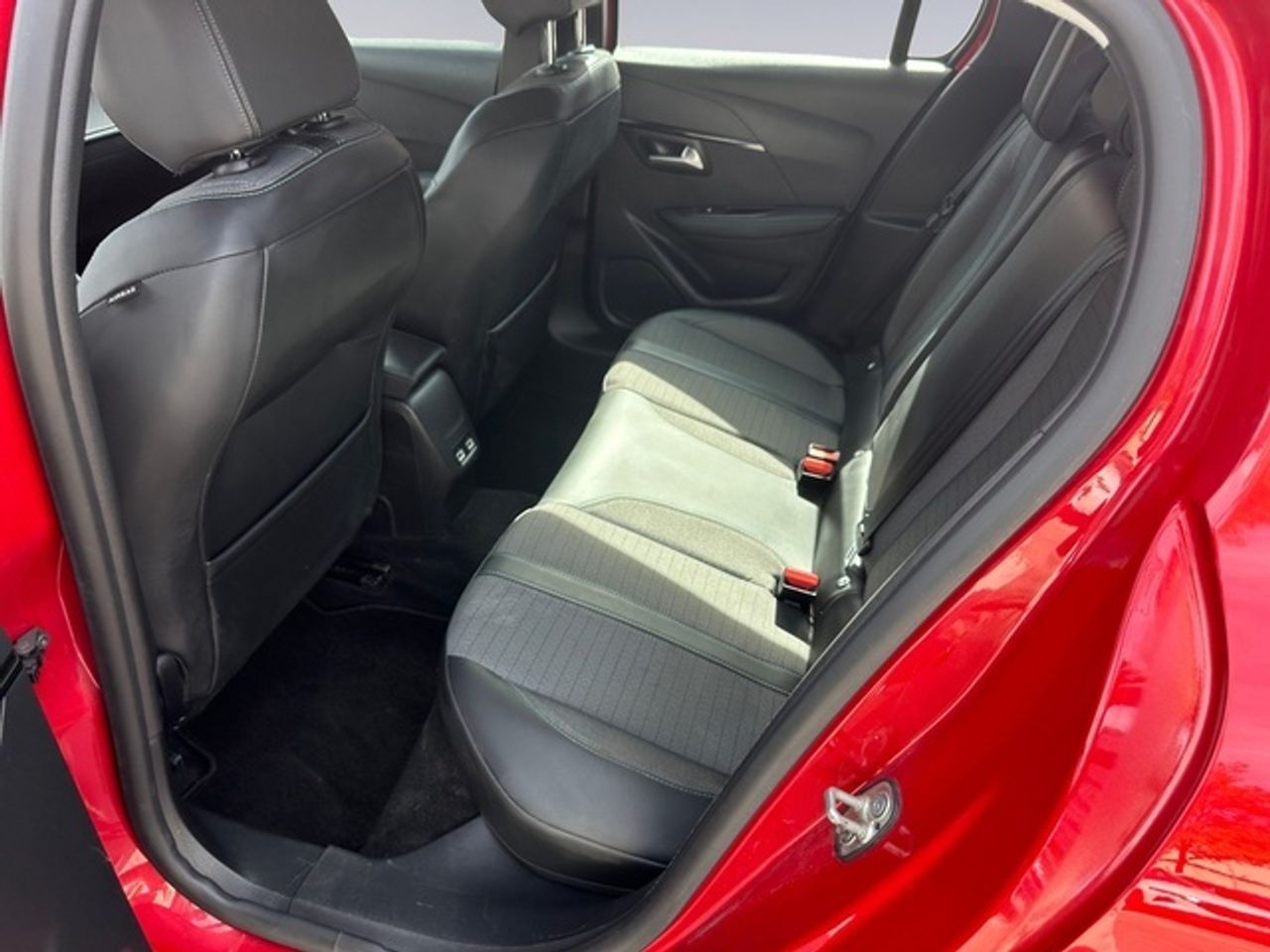 Peugeot 208 Eléctrico Allure 100 kW (136 CV) - Foto 14