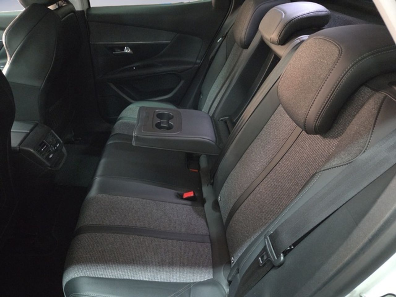 Peugeot 3008 PureTech 130 S&S Allure 96 kW (130 CV) - Foto 15