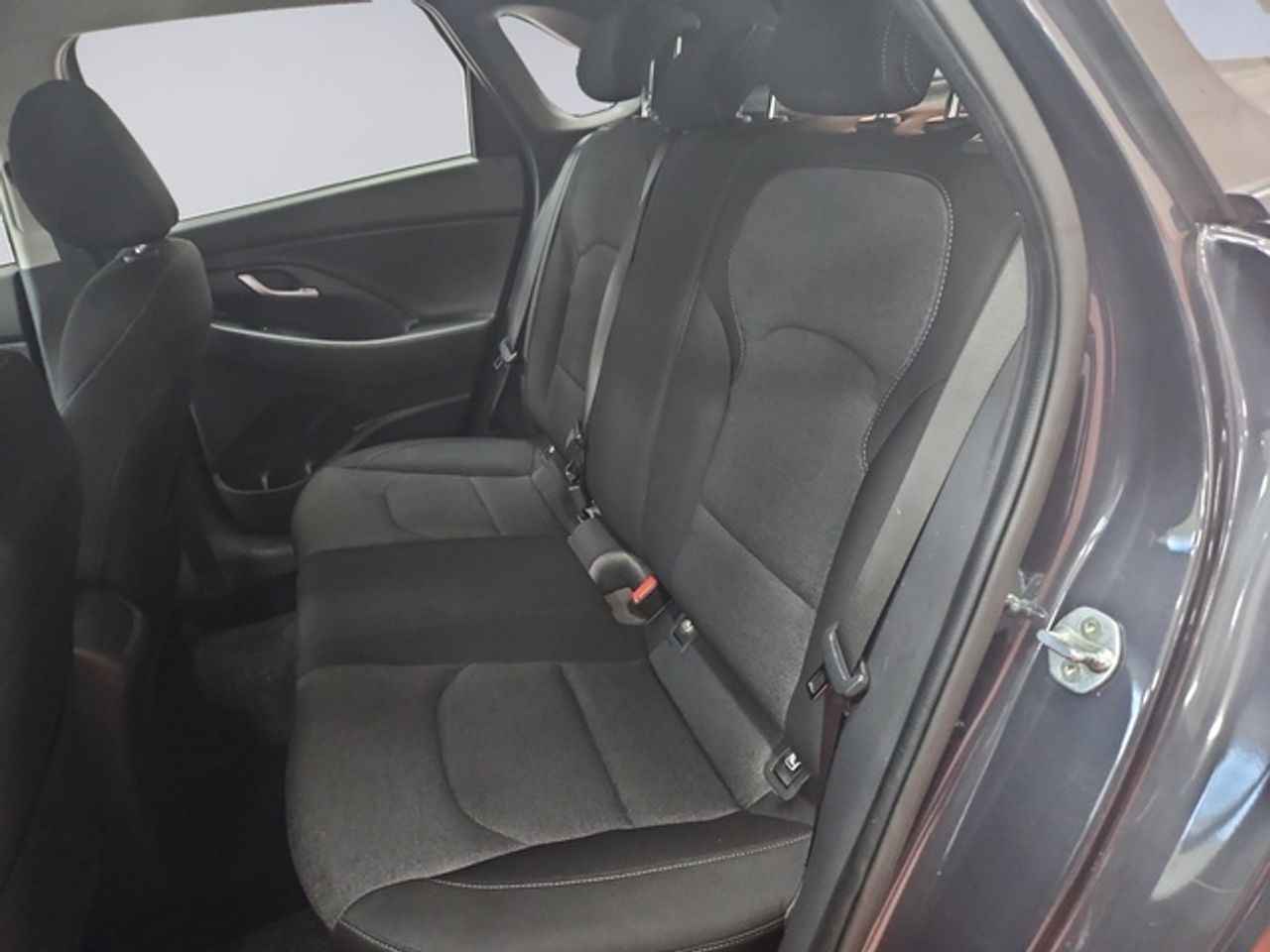 Hyundai i30 1.0 TGDI 48V Klass LRR 88 kW (120 CV) - Foto 14