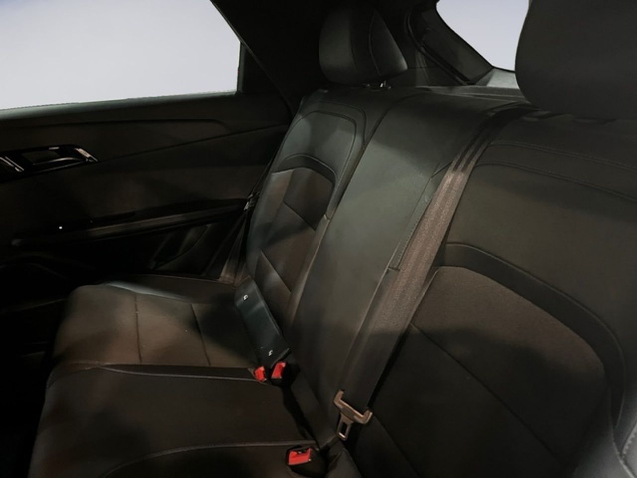 MG MG4 64kWh Luxury 150 kW (204 CV) - Foto 14