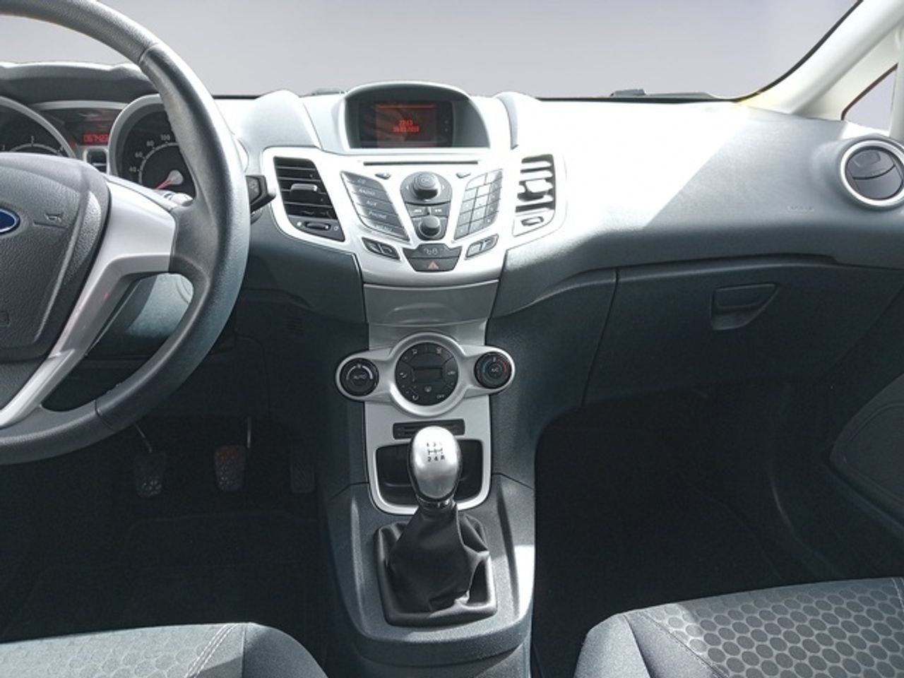 Ford Fiesta 1.6 TDCi Econetic 66 kW (90 CV) - Foto 12