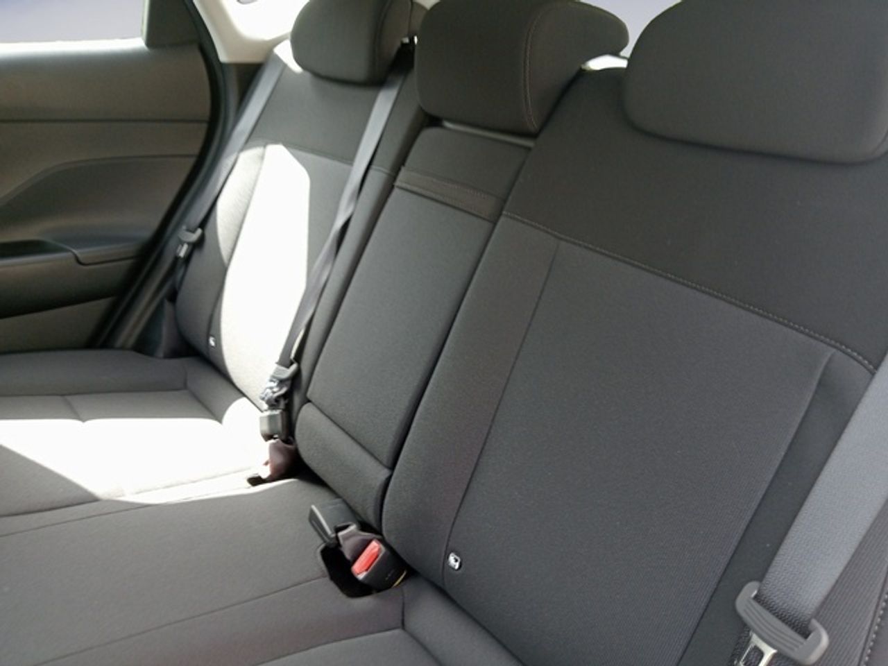 Hyundai Kona 1.6T Maxx 101 kW (138 CV) - Foto 14