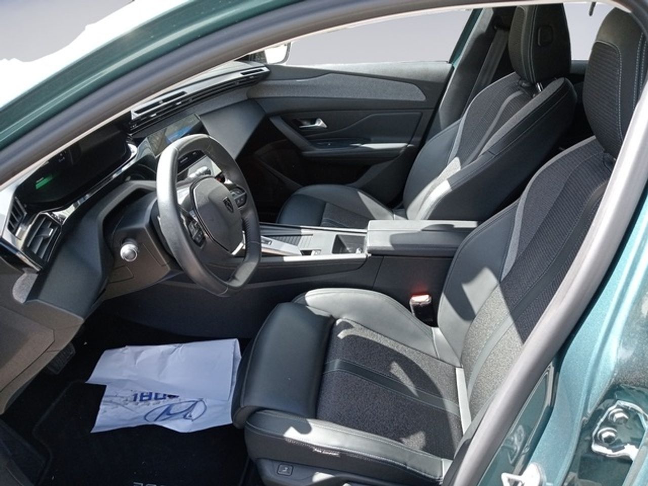 Peugeot 308 Hybrid 180 Allure Pack eEAT8 132 kW (180 CV) - Foto 10