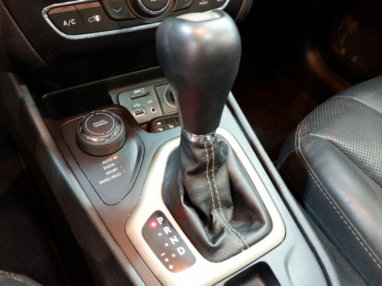 Jeep Cherokee 2.2 CRD 200 CV Limited Auto 4x4 Ac. D.II - Foto 16