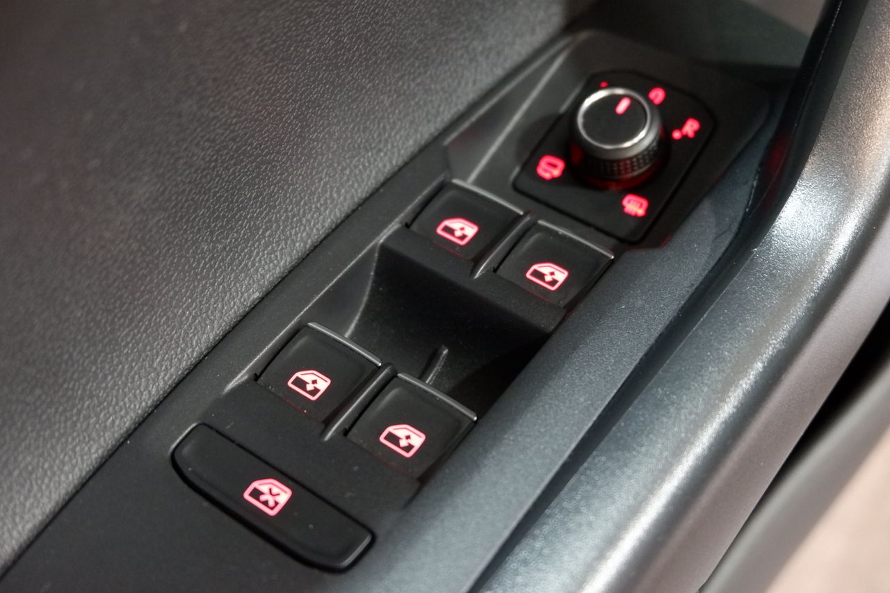 Volkswagen Polo Sport 1.0 TSI 85 kW (115 CV) DSG 7 vel. - Foto 11