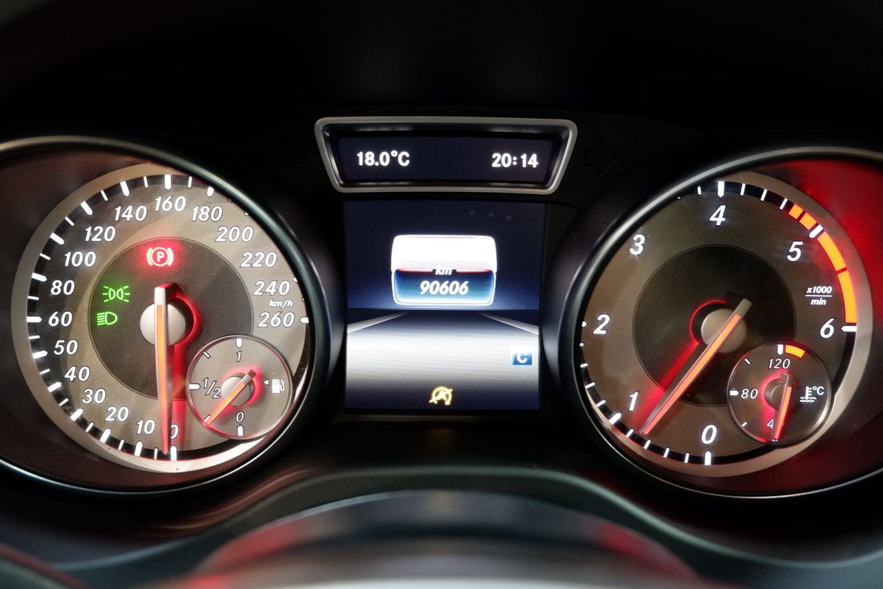 Mercedes Clase GLA 200d AMG Line - Foto 23