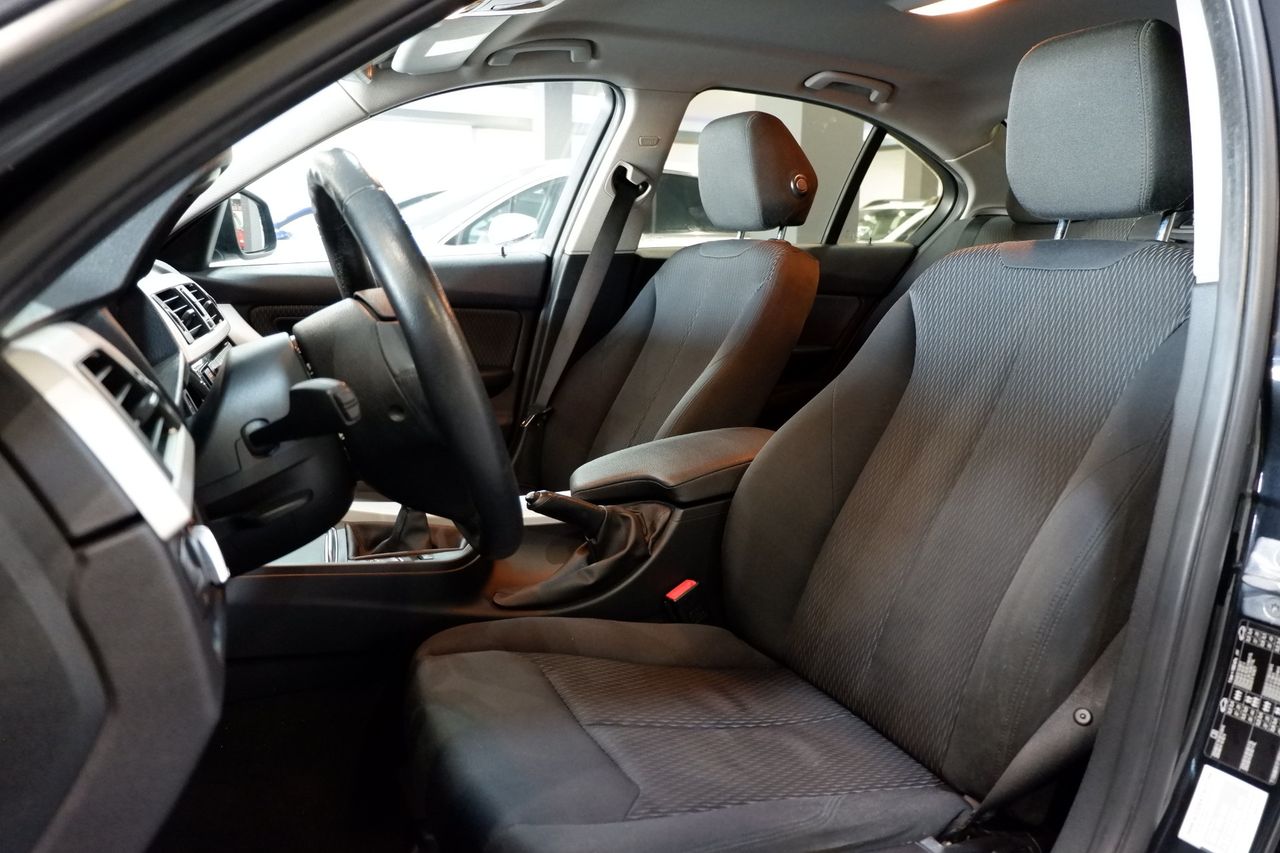 BMW Serie 3 318d - Foto 12