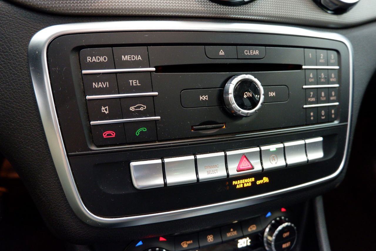 Mercedes GLA 180 - Foto 16