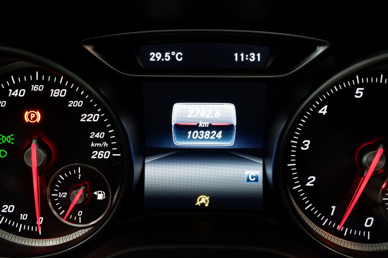 Mercedes GLA 180 - Foto 23
