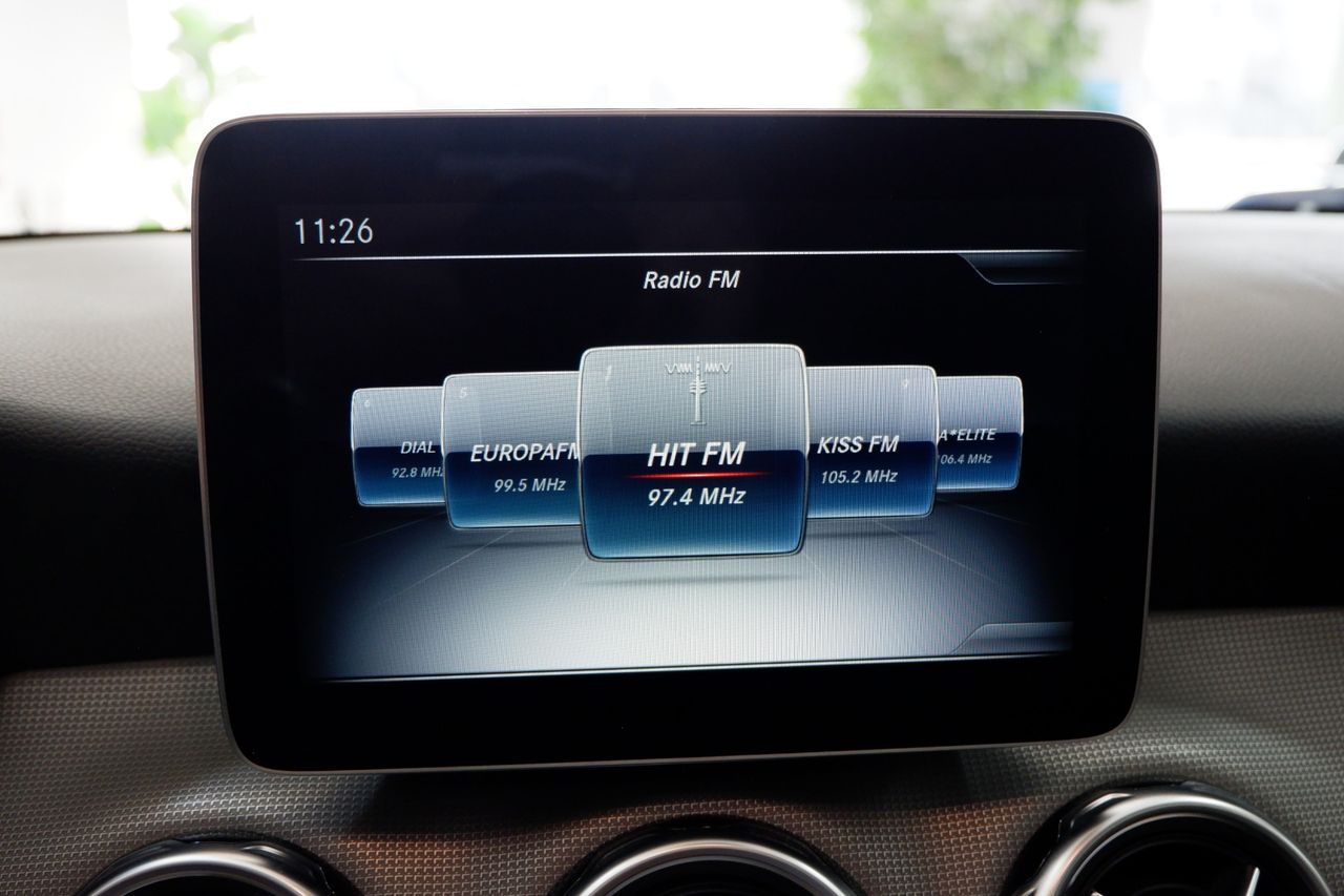 Mercedes GLA 180 - Foto 18