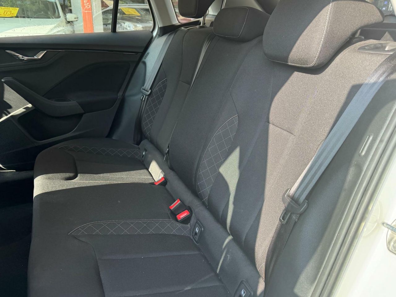 Skoda Kamiq 1.0 TSI STYLE - Foto 10